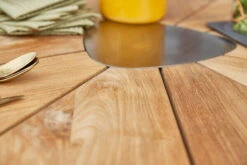 DIAMOND GARDEN Lyon Triangel Esstisch, Edelstahl/Recycled Teak, 150x 150 Cm -MBM Verkäufe 11 21210.jpg