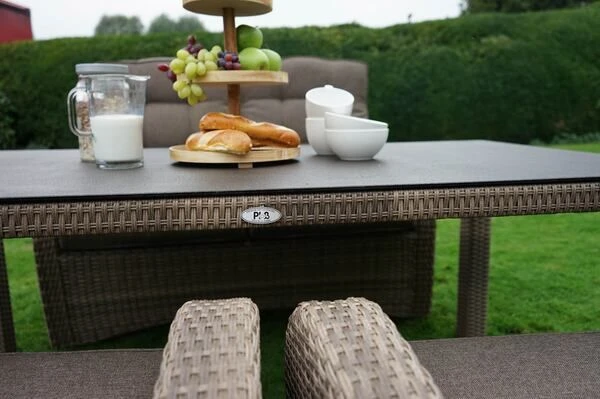 Ploß Rabida Comfort Dining Tisch, Champagner-meliert, Polyrattan, 180x110 Cm, Glasplatte In Steinoptik 4 Ploß Rabida Comfort Dining Tisch, Champagner-meliert, Polyrattan, 180x110 Cm, Glasplatte In Steinoptik – Bild 4